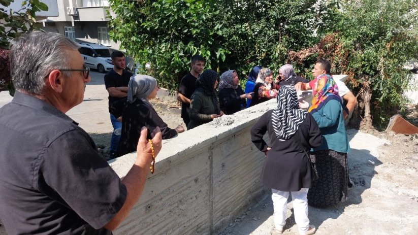 Samsun'da 'tapulu arsam' diyen vatandaşın beton duvarla kapattığı yol iş makinesiyle açıldı