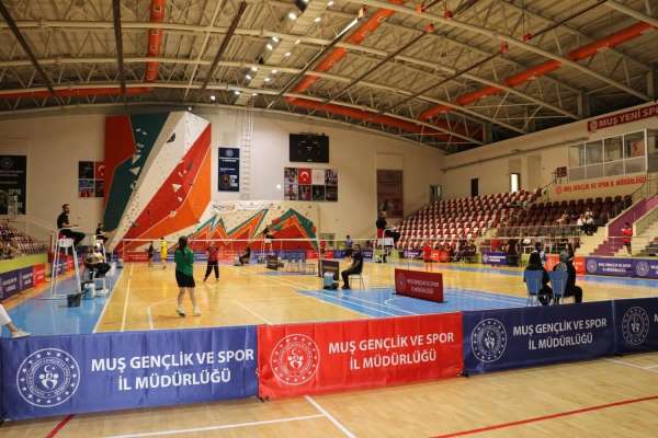 Badmintonun yıldızları Muş'ta buluştu