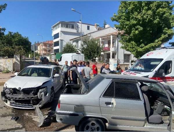 Elazığ'da trafik kazası: 3 yaralı