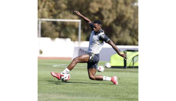 Fenerbahçe, yeni sezon hazırlıklarını sürdürdü