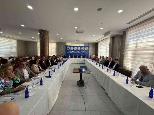 Kütahya ekonomisi Gediz'de masaya yatırıldı