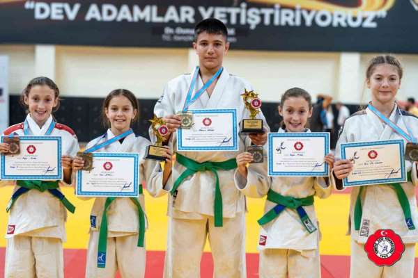 Salihlili judocular Erel ve Madan, Mardin'de şampiyon oldu