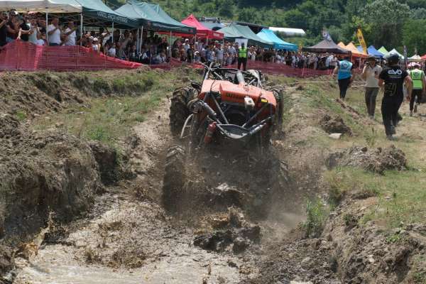 Çamur ve adrenalin Yenice'de buluştu: Off-Road tutkunları nefes kesti