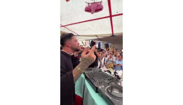 Mahmut Orhan'dan Alaçatı pazarında sürpriz performans
