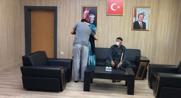 Mardin'de ailesine kavuşan teröristin babası 'Yaşasın Türk Ordusu' diyerek sevin