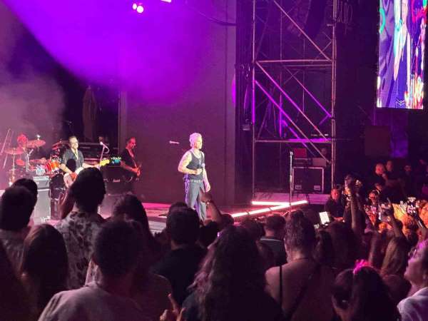 Dünya yıldızı Robbie Williams Bodrum'da konser verdi