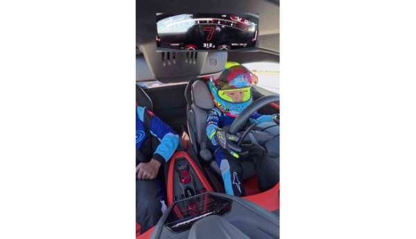 5 yaşındaki Zayn yine şaşırtmadı: Spor arabayla 312 kilometre hız