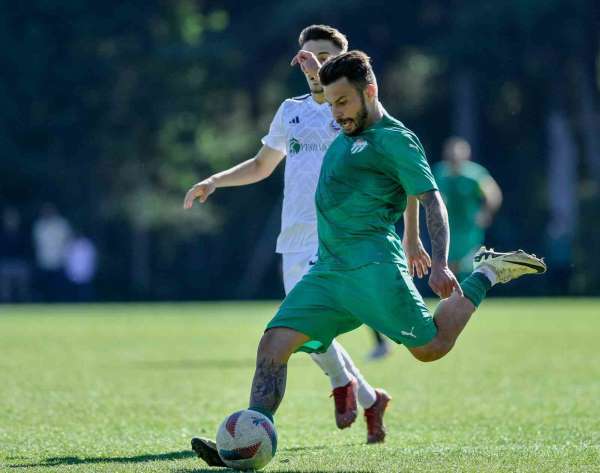 Bursaspor antrenman maçında Küçükçekmece Sinopspor'a yenildi