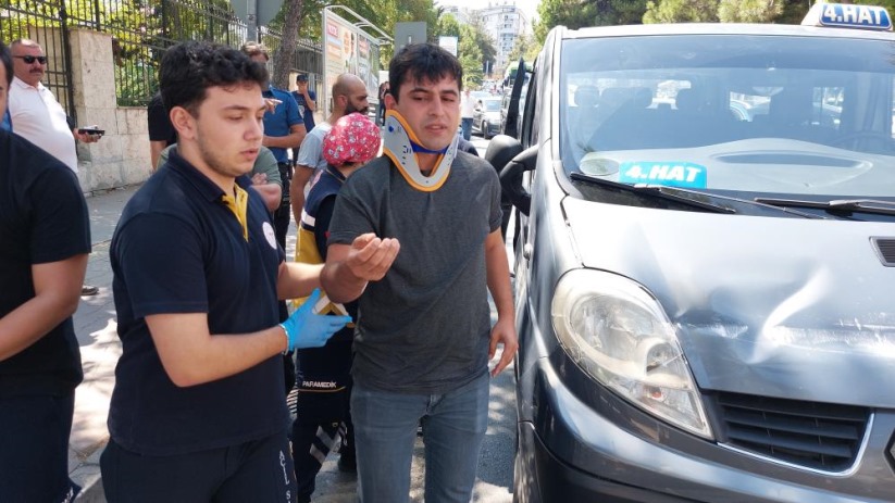 Samsun'da dolmuş kamyona çarptı: 4 yaralı