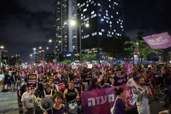 Tel Aviv'de Gazze saldırılarına 500 bin kişilik protesto: 38 gözaltı