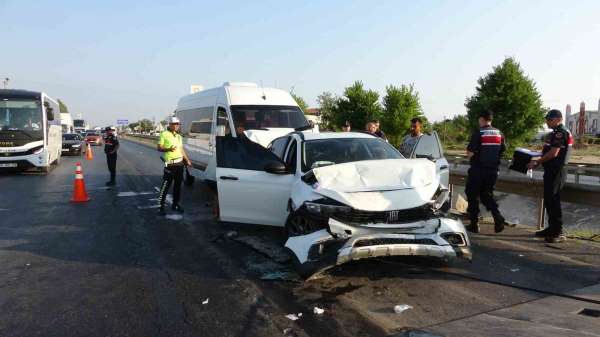Antalya'da feci kazada ortalık savaş alanına döndü: 17 yaralı