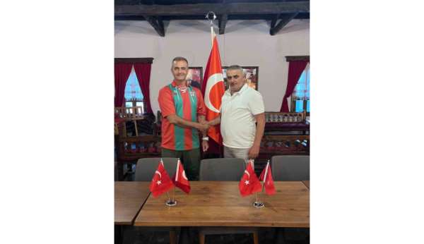 Osmanelispor 'İmparator' lakaplı Hasan Kol ile 'yola devam' dedi