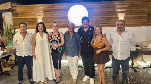 Sanatçı Akkaş'ın doğum günü pastası karpuz oldu