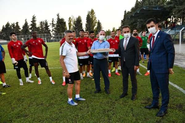 Gençlik ve Spor İl Müdürü Balıkesirspor'u ziyaret etti