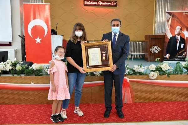 Şehit Yakınları ve Gazilere Devlet övünç madalyası verildi