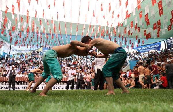 Dulkadirolu Bertiz Güreleri nefes kesti