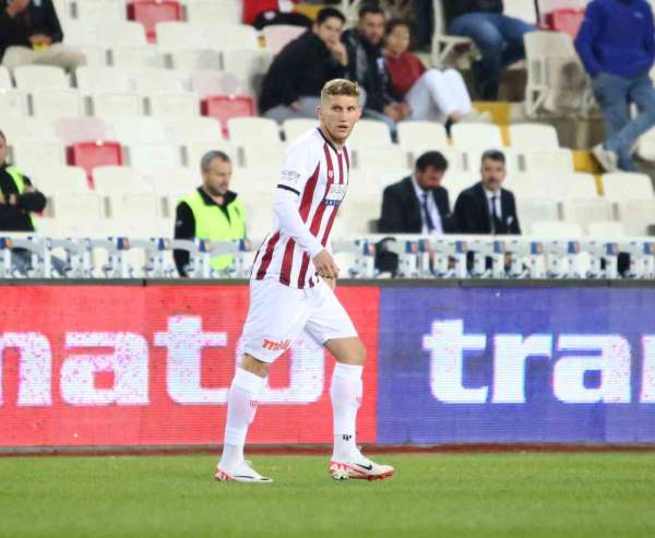 Sivasspor'da Burak Kapacak ilk resmi maçına çıktı
