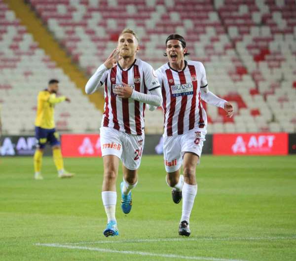 Sivasspor'da Samu Saiz gol sayısını 2'ye çıkardı