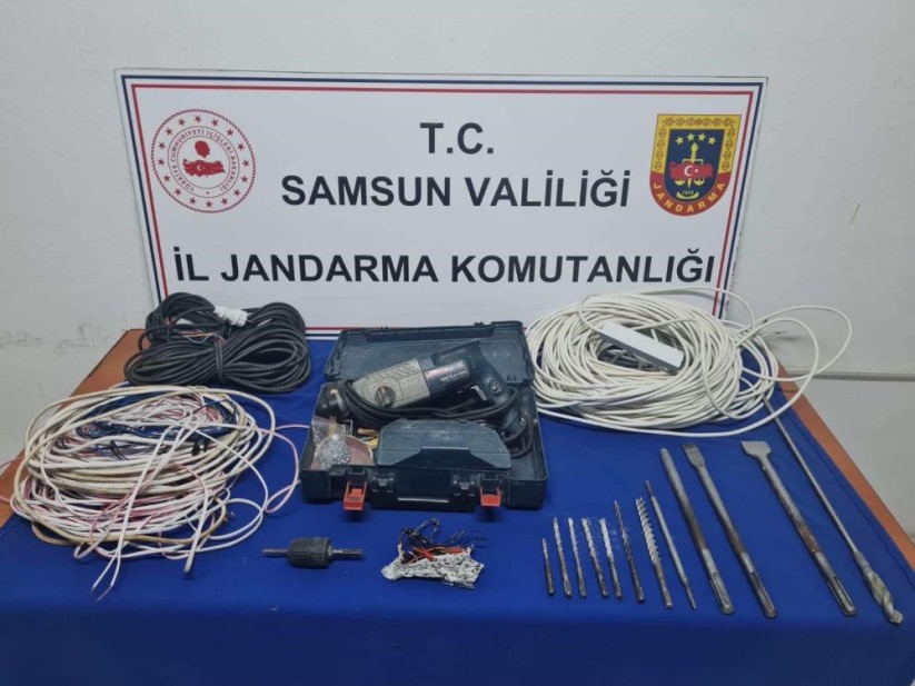 Samsun'da jandarma kaçak kazı yapan 2 kişiyi yakaladı