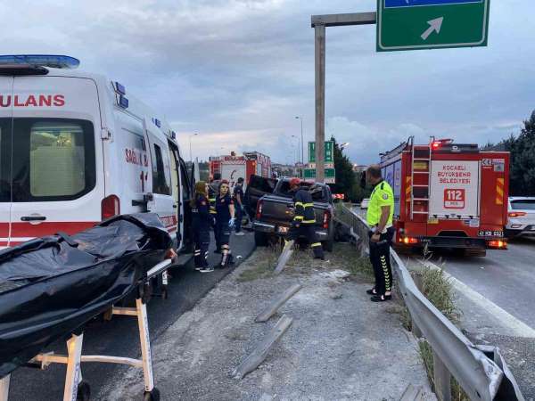 Kocaeli'de feci kaza: Araç bariyere saplandı, sürücü hayatını kaybetti