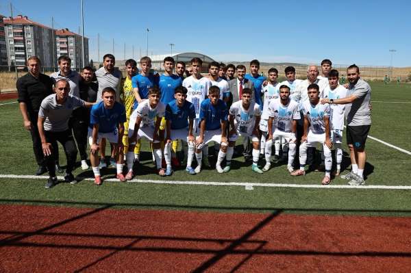 Başkan Kahveci'den genç futbolculara tam destek