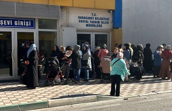 Karacabey Belediyesi'nden öğrencilere kırtasiye çeki desteği