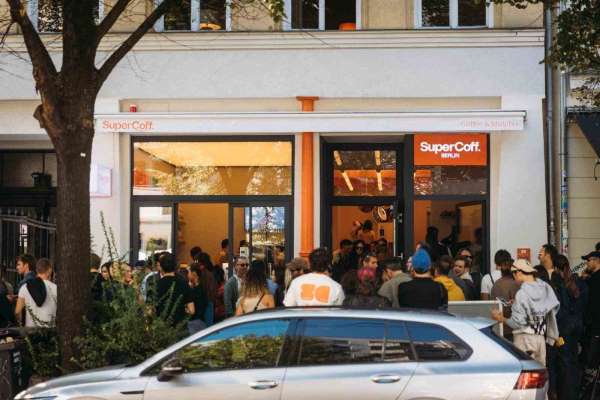 Türk girişimci Berlin'de kahve zincirinin ilk mağazasını açtı