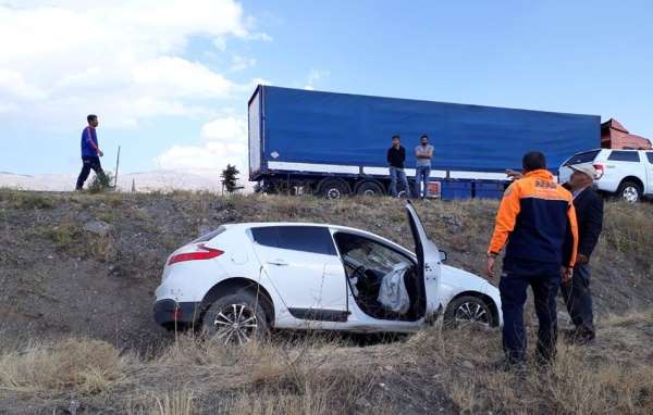 Erzincan'da trafik kazası: 2 yaralı 