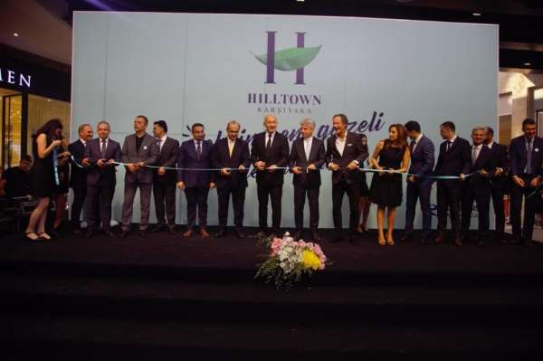 İzmir'in yeni alışveriş merkezi kapılarını açtı 