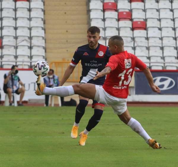 Süper Lig: FT Antalyaspor: 1 - Gaziantep FK: 0 (İlk yarı) 