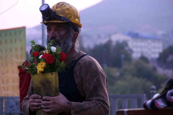 Tunceli'de, maden ocağındaki patlamada hayatını kaybedenler anısına sokak performansı sergilendi - Tunceli haber