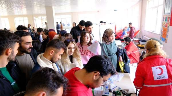 Üniversiteli öğrenciler kan bağışında bulundu - Sivas haber