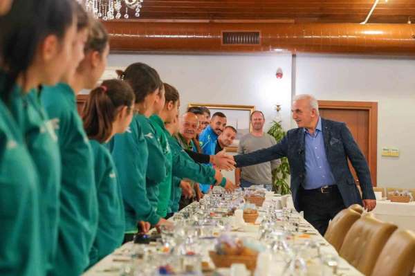 Başkan İsmet Yıldırım: 'İyi ki Ümraniye'de spor var, iyi ki Ümraniye'de genç var'