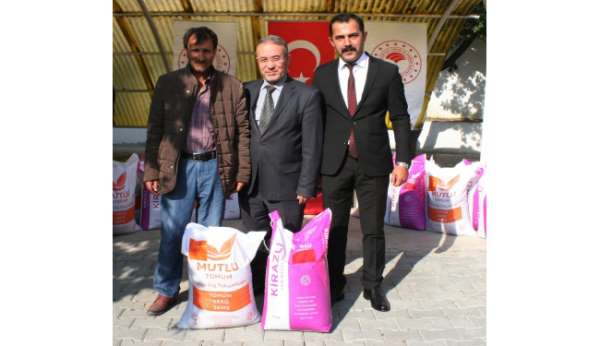 Bozüyük'te çiftçilere yem bitkileri tohumu dağıtıldı