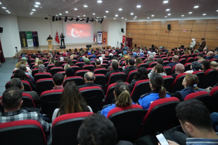 Narkotik polisinden annelere uyarı: 'Çocuklarınız bu kelimeleri söylüyorsa kulak kabartın'