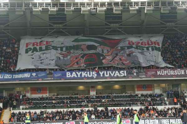 Başakşehir taraftarından Filistin'e destek