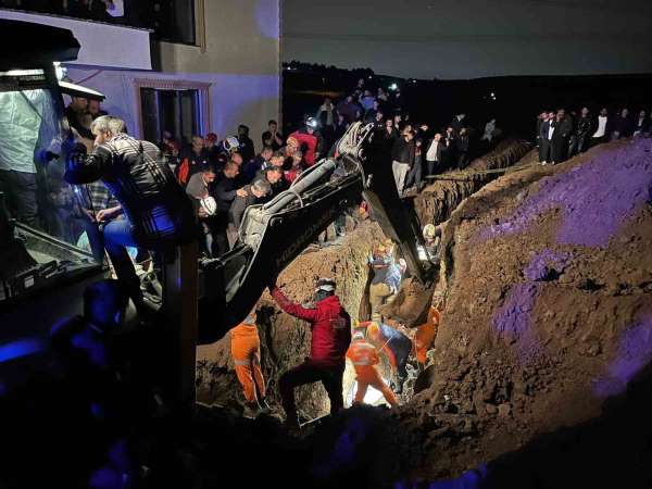 Bursa'da kanalizasyon çukuru kazarken göçük altında kalan 2 kardeş hayatını kaybetti