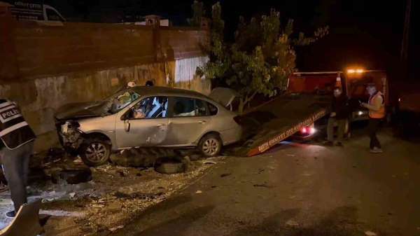 Feci kazada takla atan otomobil sürücüsü araçta sıkıştı