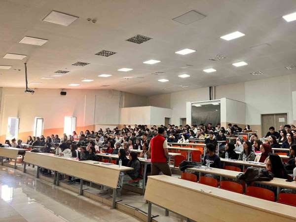 Kars'ta bin 985 üniversite öğrencisine 'El Ele Güvenli Geleceğe' semineri