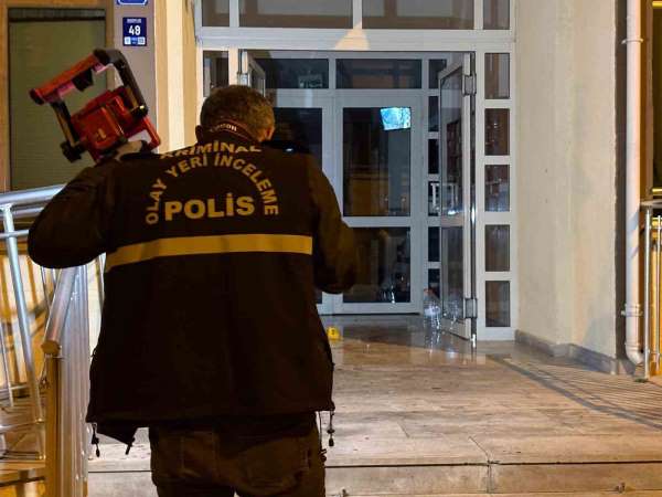 Kayseri'de binanın girişinde çıkan bıçaklı kavgada 2 kişi yaralandı
