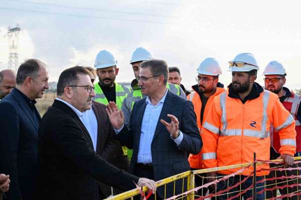 Vali Baruş ve Milletvekili Altınok'tan yeni stadyum inşaatına çıkarma