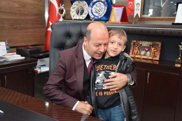 Şehit İbrahim Imış'ın oğlu Kayra'dan Başkan Bozkurt'a sürpriz ziyaret 