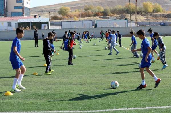 Van Büyükşehir Belediyesi Gençlik ve Spor Kulübü Futbol Takımı kuruldu 