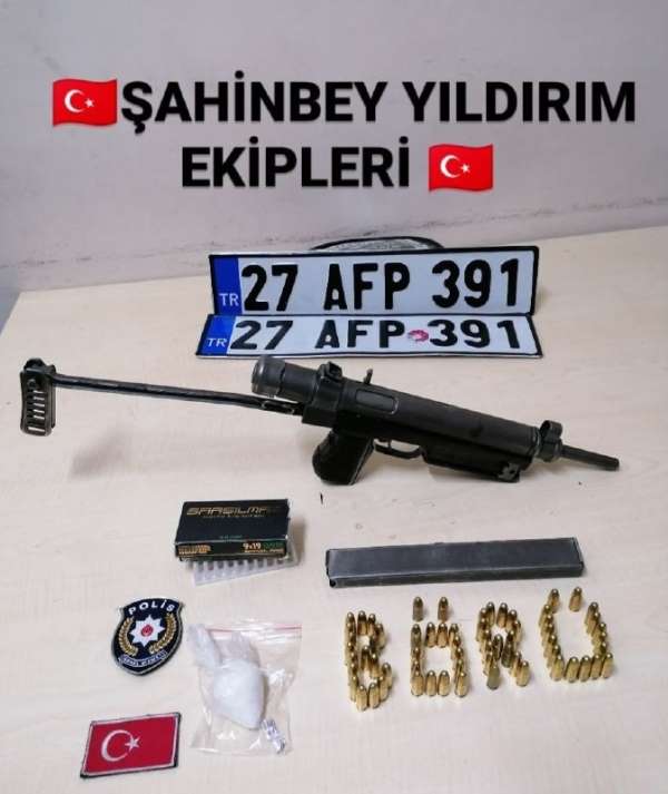 Polis noktasından kaçan araç kaza yaptı yapılan aramada uzun namlulu silah ele g