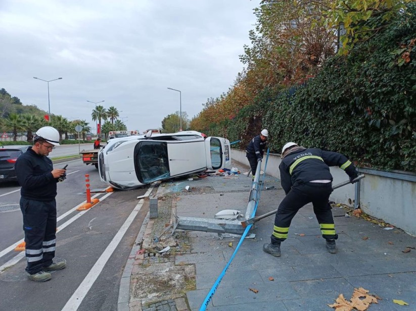 Samsun'da otomobilin kamyonete çarptığı kaza maddi hasarla atlatıldı