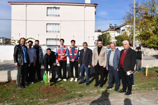 Vezirköprü'de Gazze ve şehitler için fidanlar toprakla buluştu