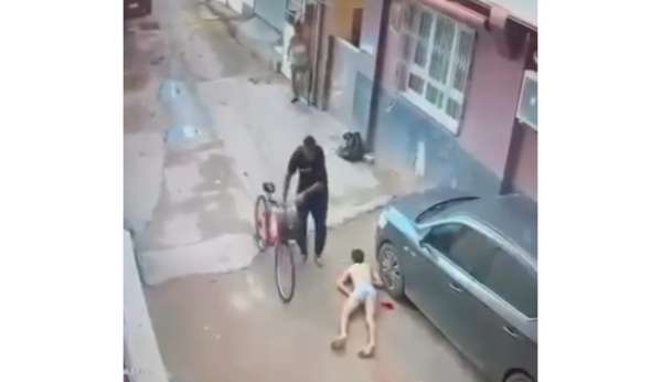 Yasak ilişki cinayeti kamerada: Görüntülere bıçaklama anları yansıdı