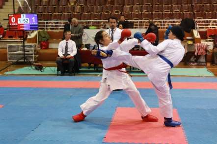 Aydın'da karate il birinciliği müsabakaları gerçekleştirildi 