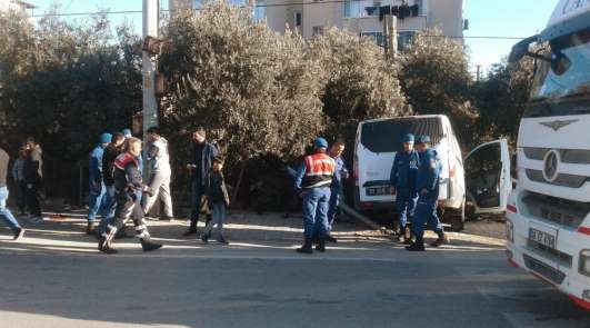 Mersin'de askeri araç kaza yaptı: 4'ü asker 5 yaralı 