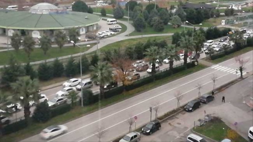 Kısıtlamaya saatler kaldı... Samsun'da trafik yoğunluğu başladı